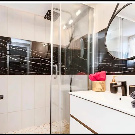 Appartement Climatise Avec Balcon & Parking *