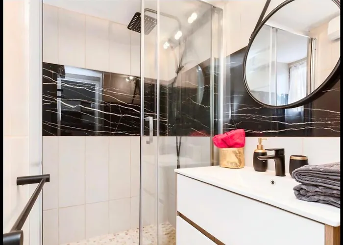 Lilas Clim Balcon Piscine Parking Prive *